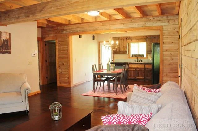 Image number 8 for the current listing