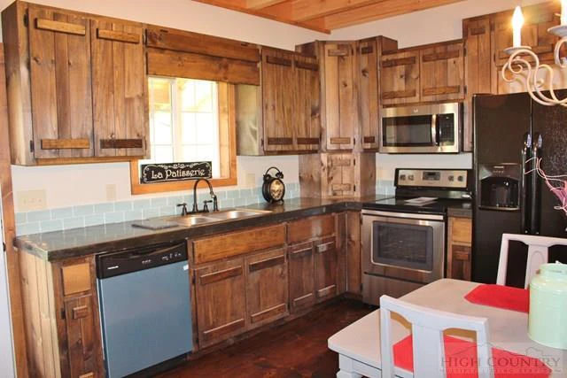 Image number 4 for the current listing