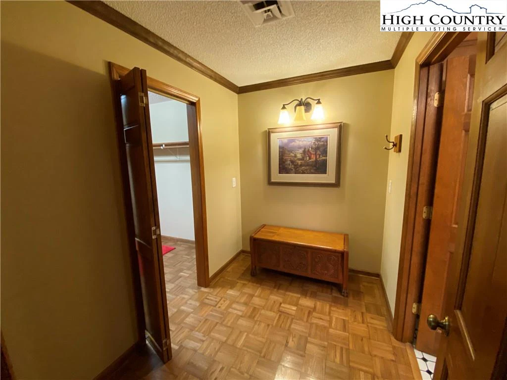 Image number 12 for the current listing