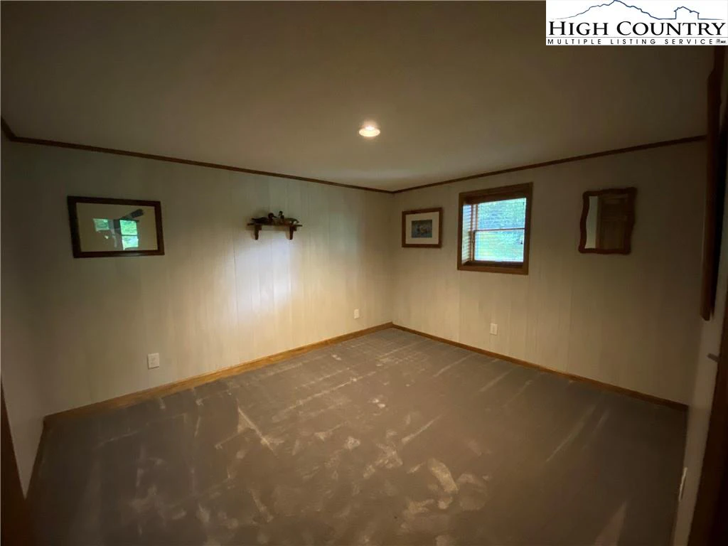 Image number 9 for the current listing