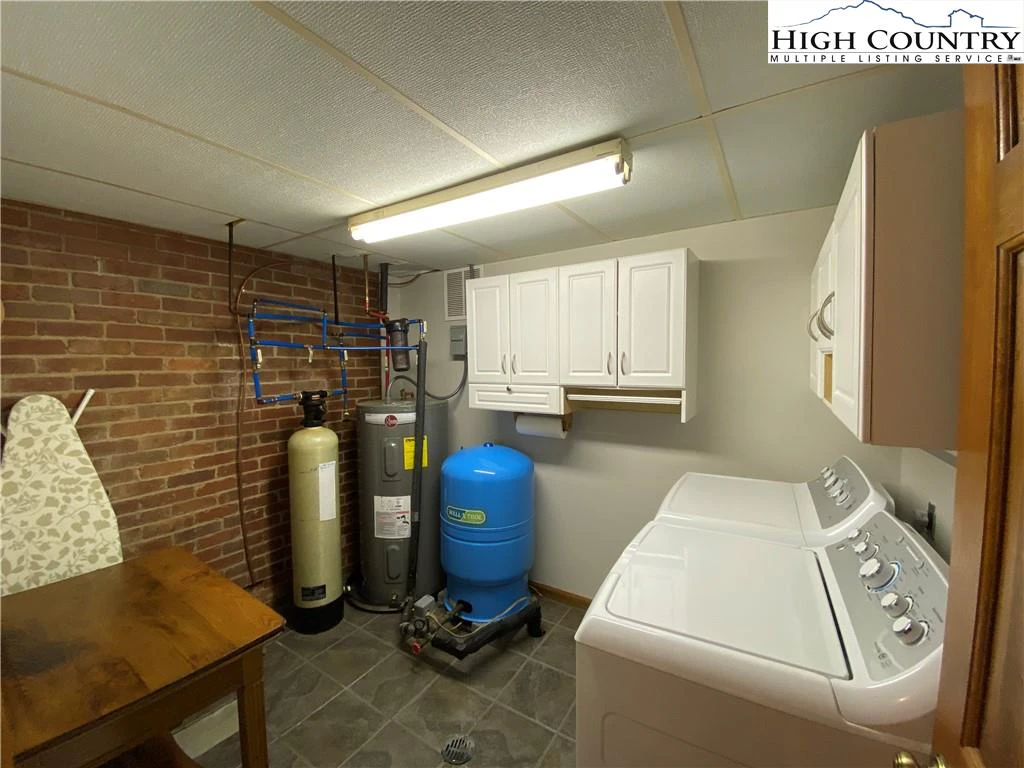 Image number 11 for the current listing
