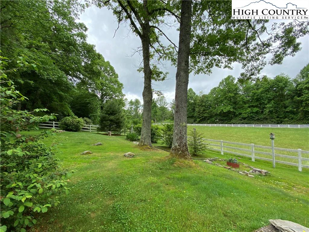 Image number 17 for the current listing