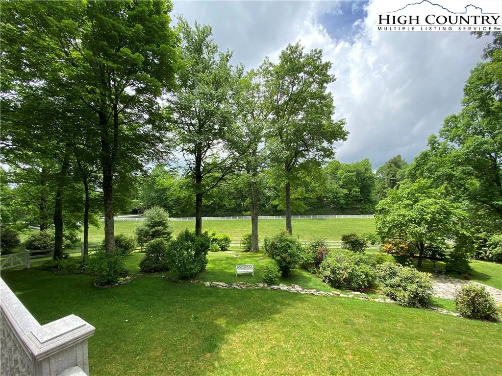 Image number 20 for the current listing