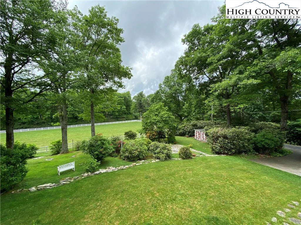 Image number 28 for the current listing