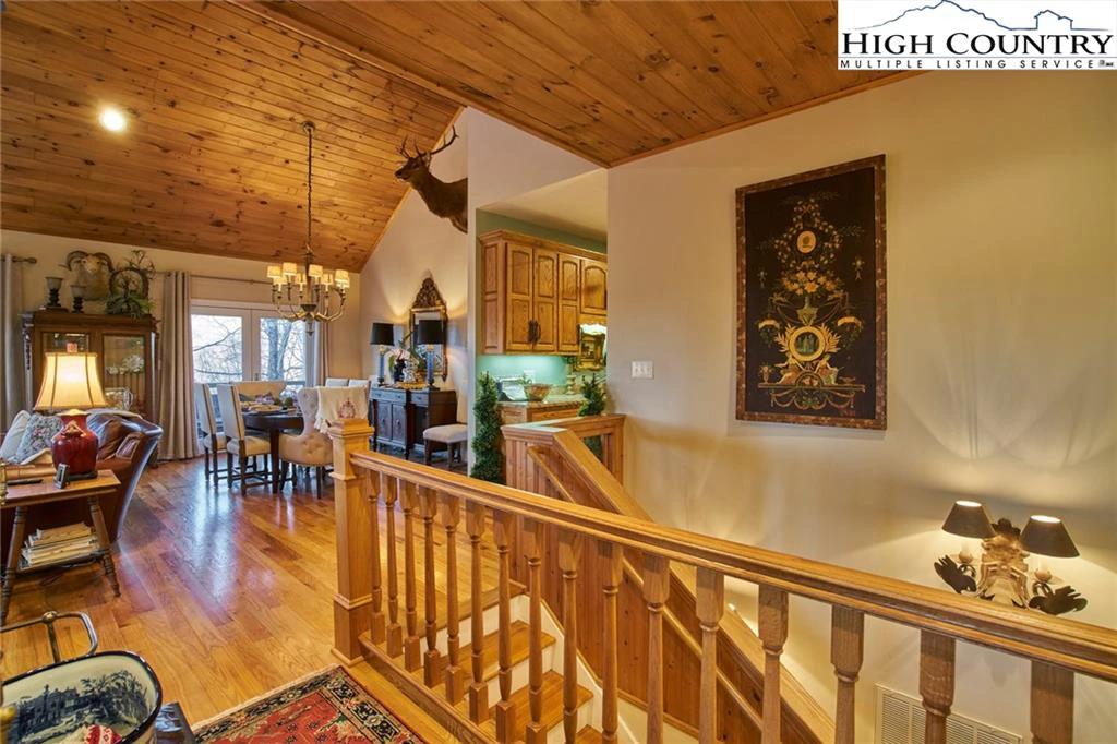 Image number 14 for the current listing