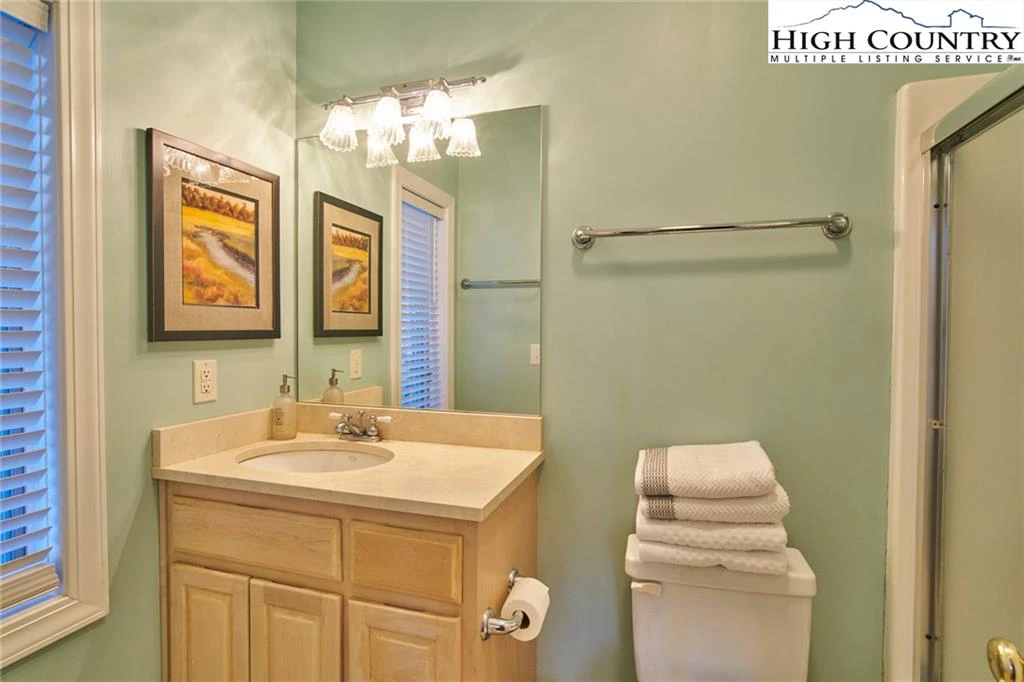 Image number 5 for the current listing