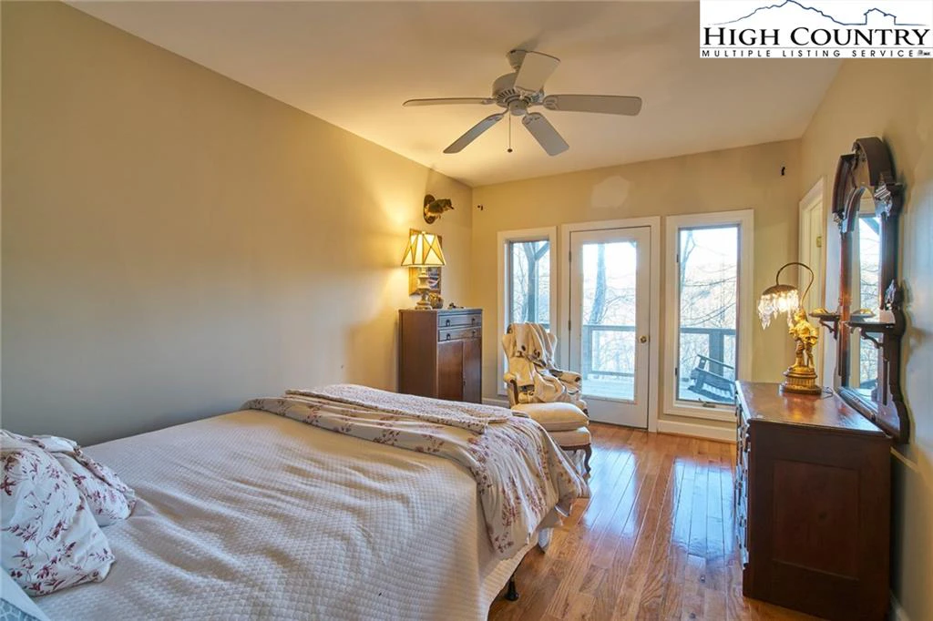 Image number 6 for the current listing