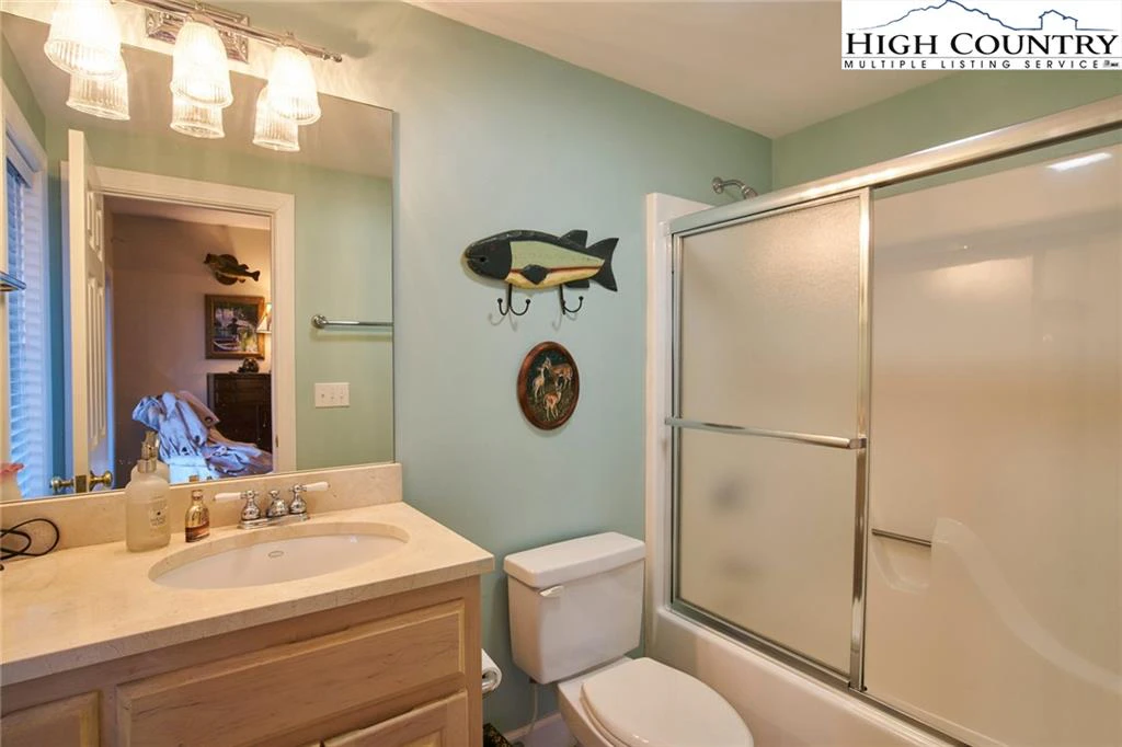 Image number 7 for the current listing