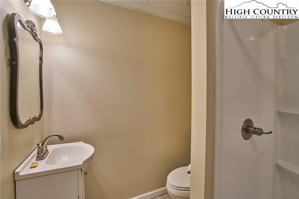 Image number 9 for the current listing