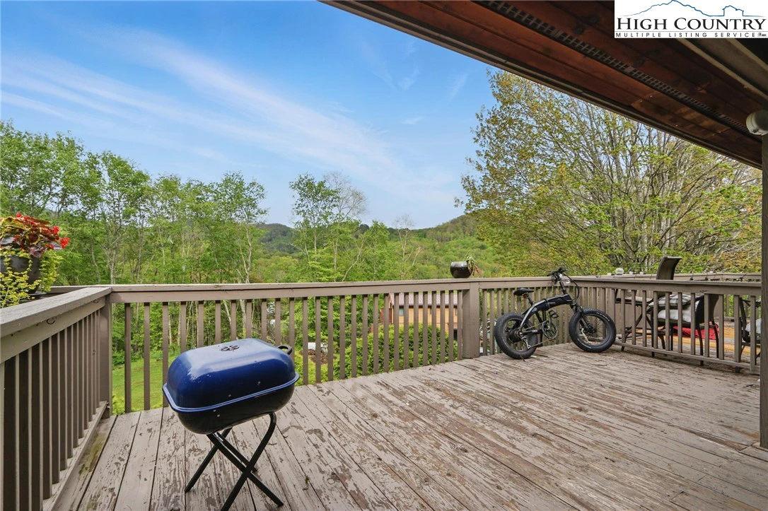 Image number 14 for the current listing