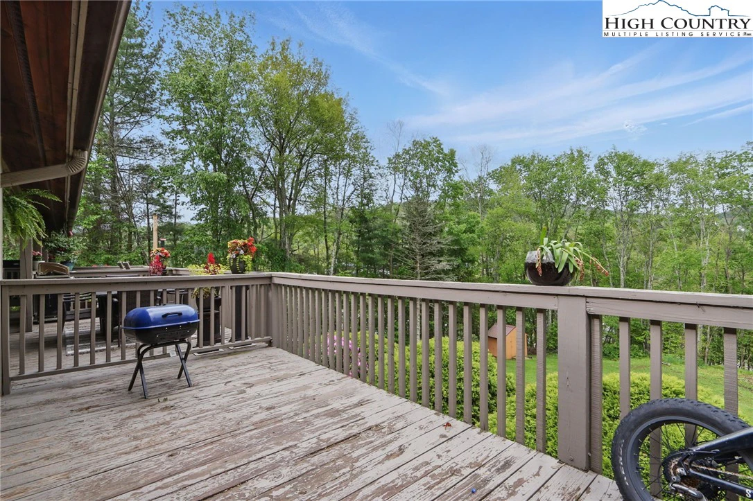 Image number 13 for the current listing