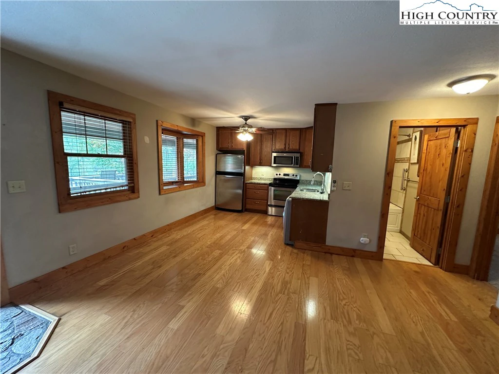 Image number 6 for the current listing