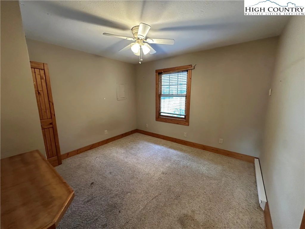 Image number 9 for the current listing