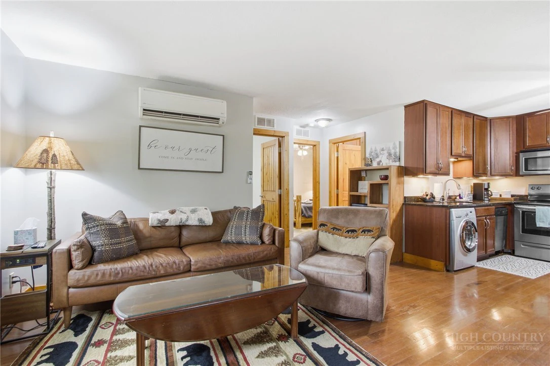 Image number 19 for the current listing