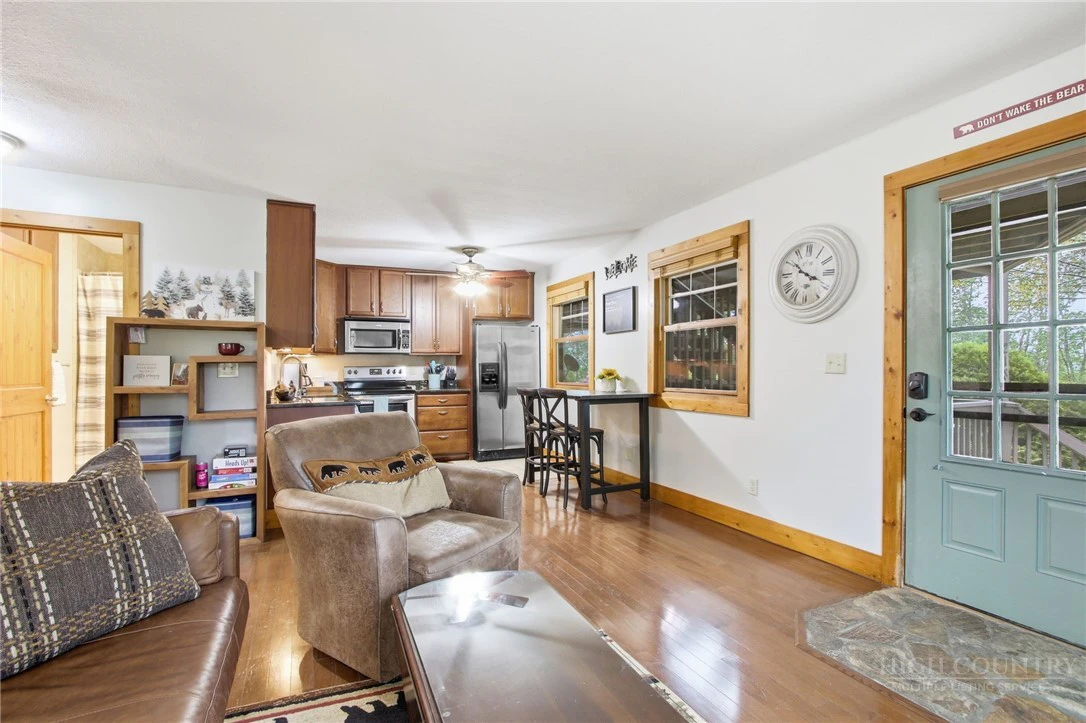 Image number 16 for the current listing