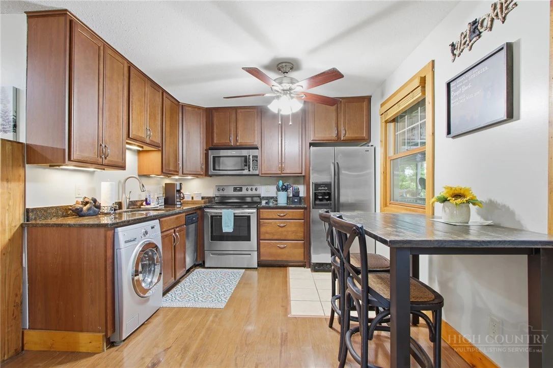 Image number 15 for the current listing