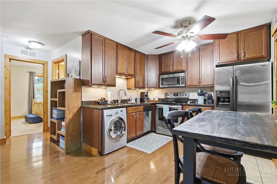 Image number 14 for the current listing