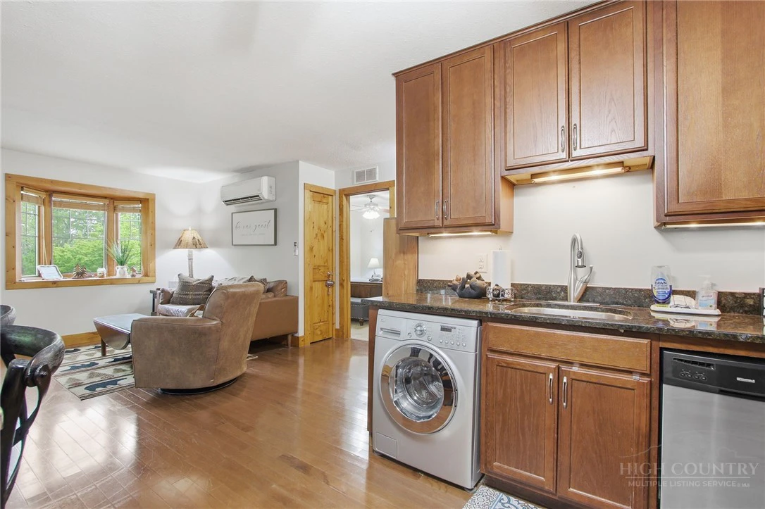 Image number 2 for the current listing