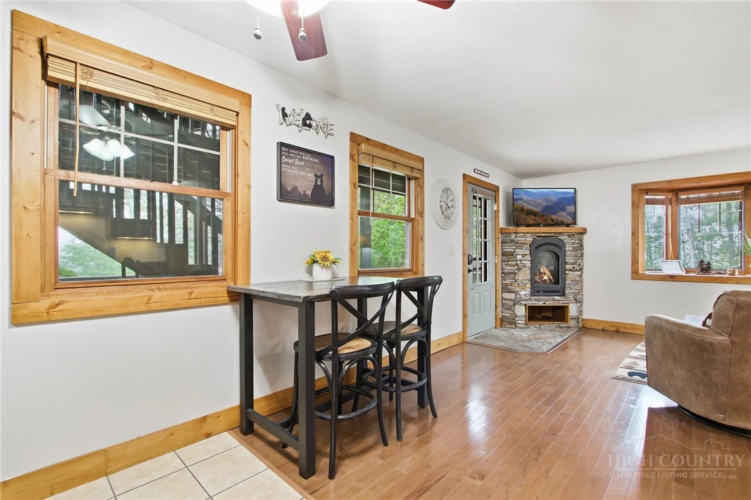 Image number 12 for the current listing