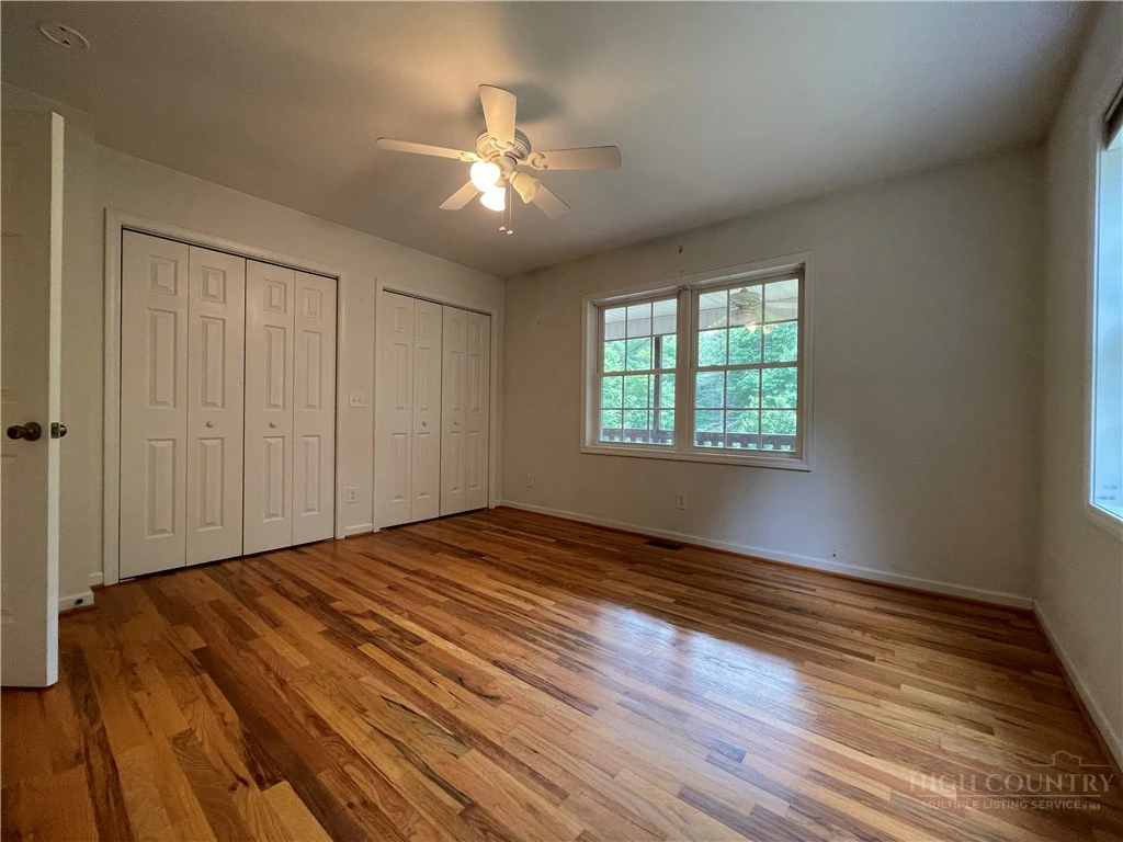Image number 20 for the current listing