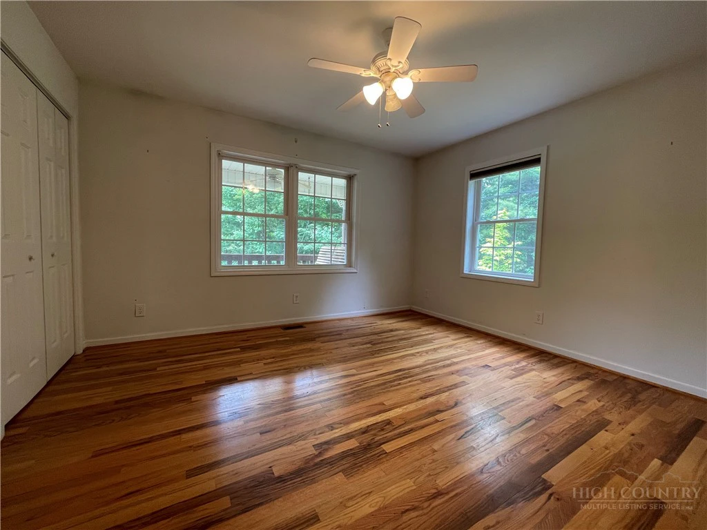 Image number 10 for the current listing