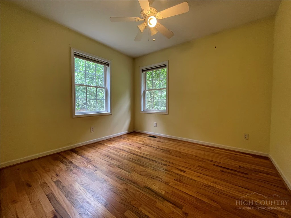 Image number 3 for the current listing