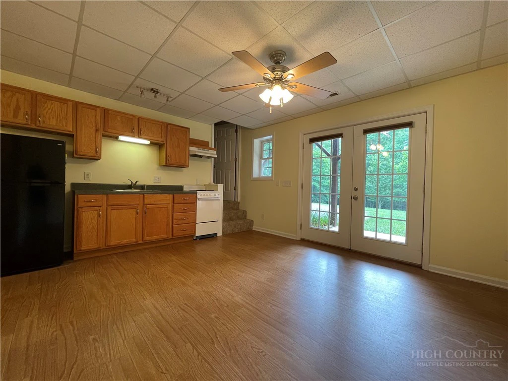 Image number 7 for the current listing