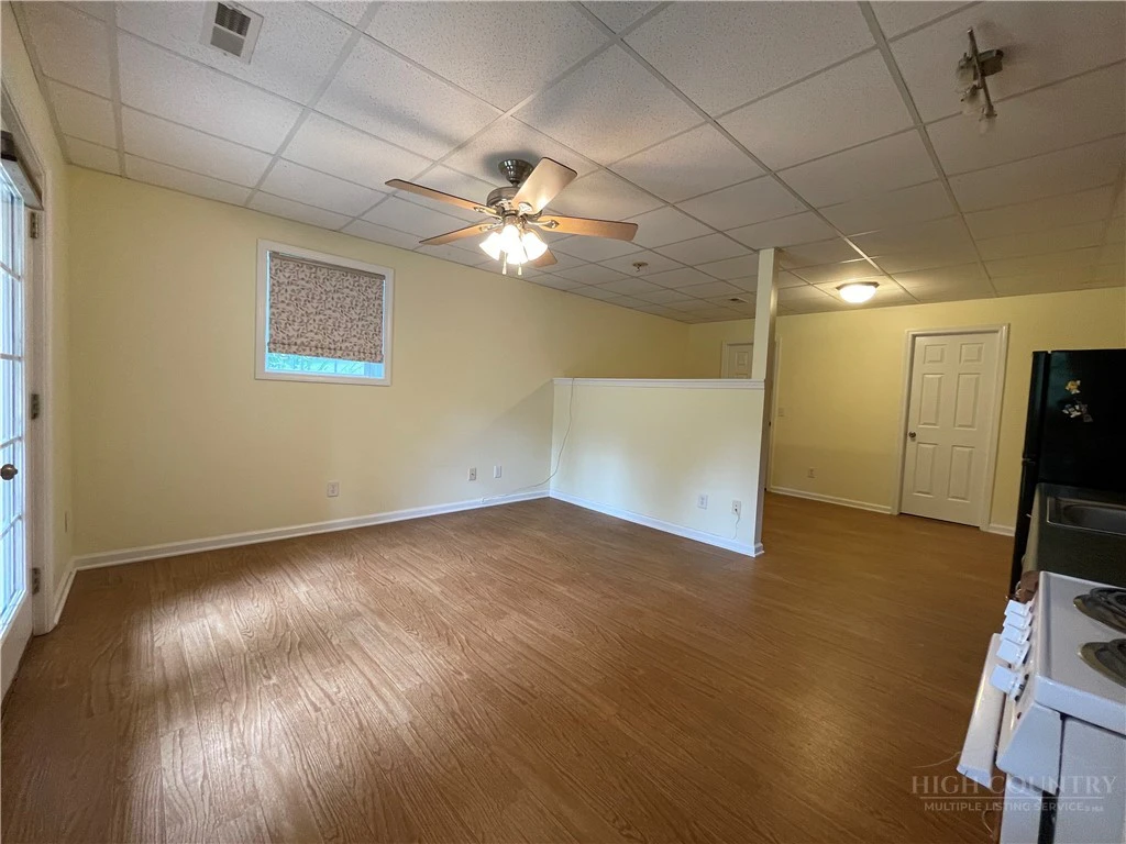 Image number 11 for the current listing