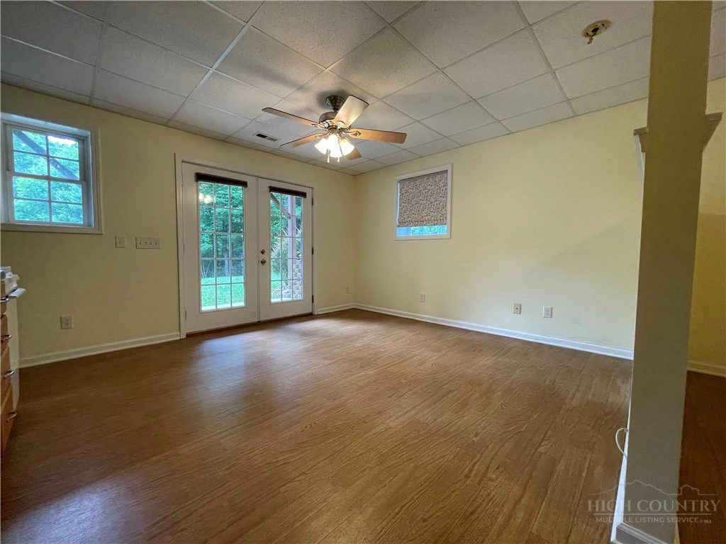 Image number 12 for the current listing