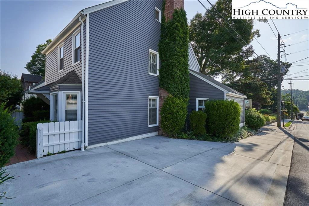 Image number 12 for the current listing