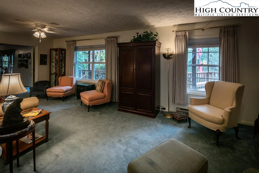 Image number 3 for the current listing