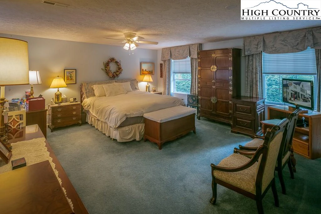Image number 9 for the current listing