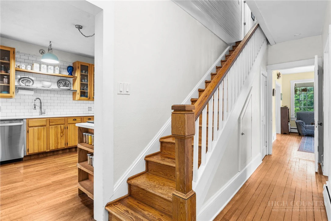 Image number 13 for the current listing
