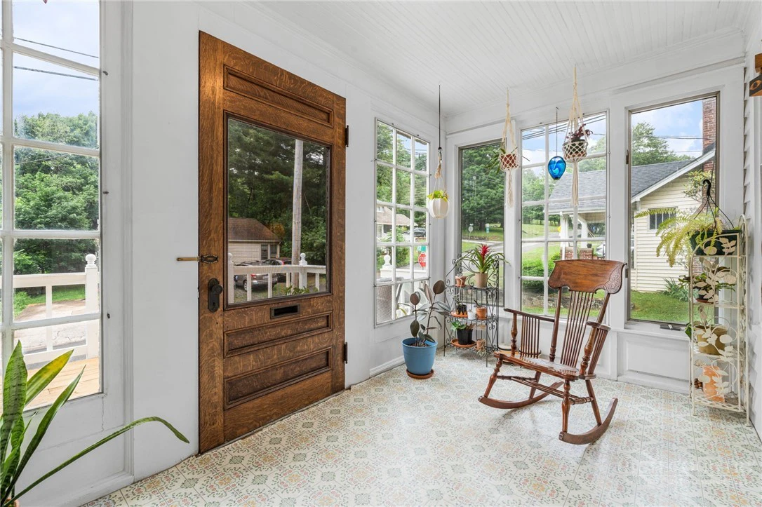 Image number 2 for the current listing