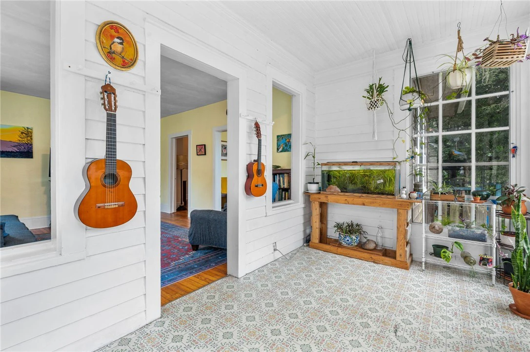 Image number 3 for the current listing