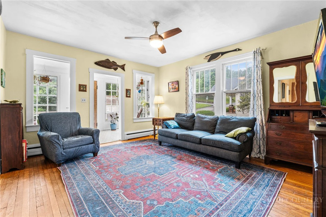 Image number 6 for the current listing