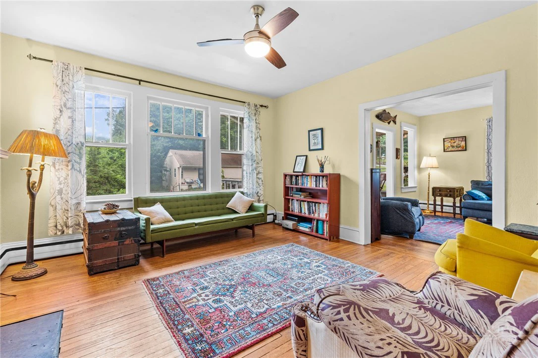 Image number 8 for the current listing
