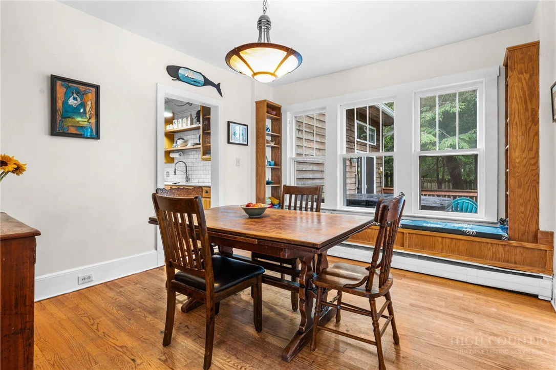Image number 11 for the current listing