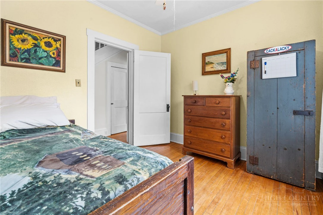 Image number 14 for the current listing