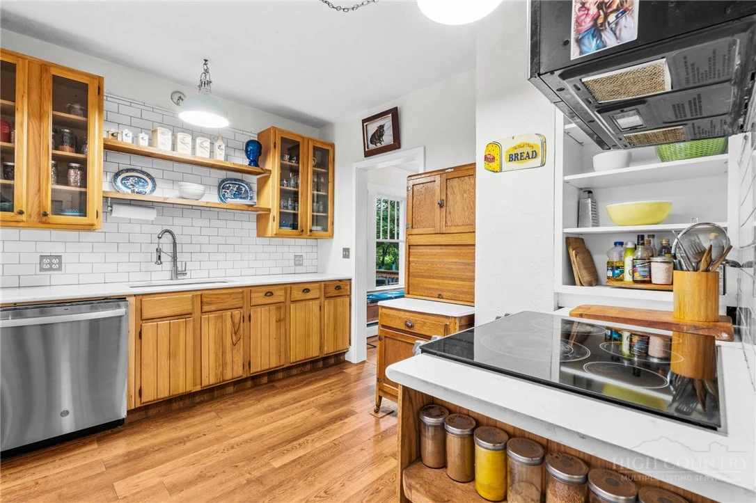 Image number 15 for the current listing