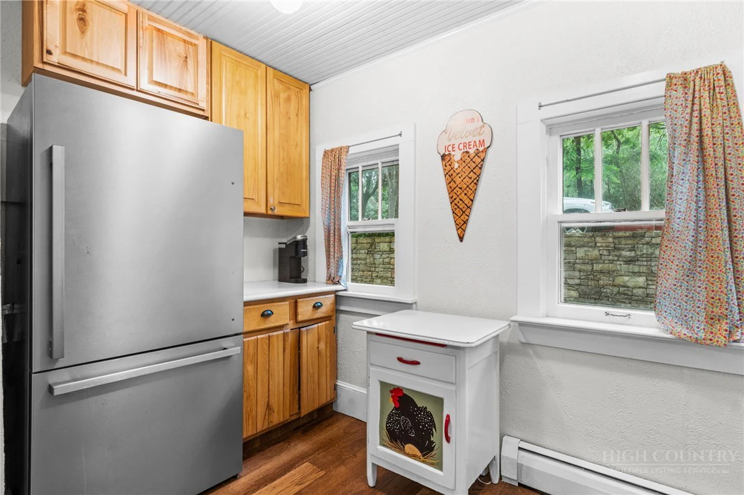 Image number 18 for the current listing