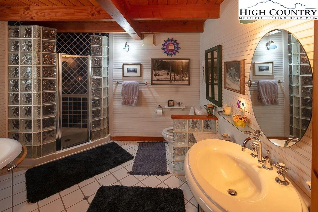 Image number 2 for the current listing