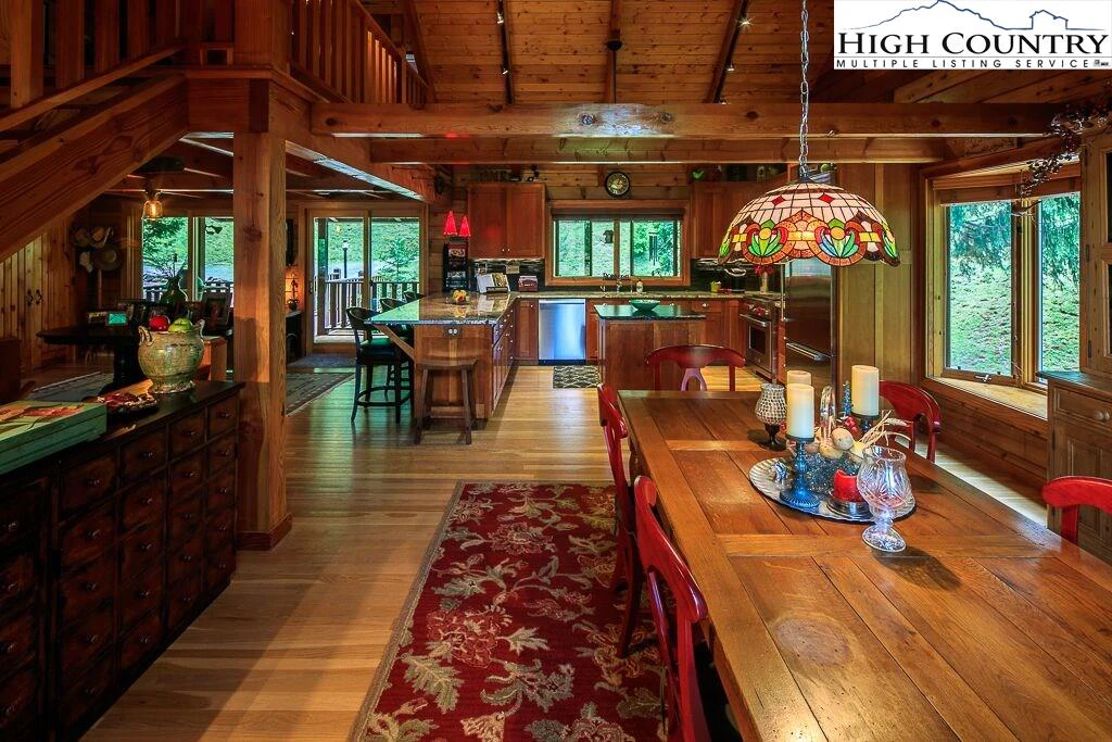 Image number 11 for the current listing