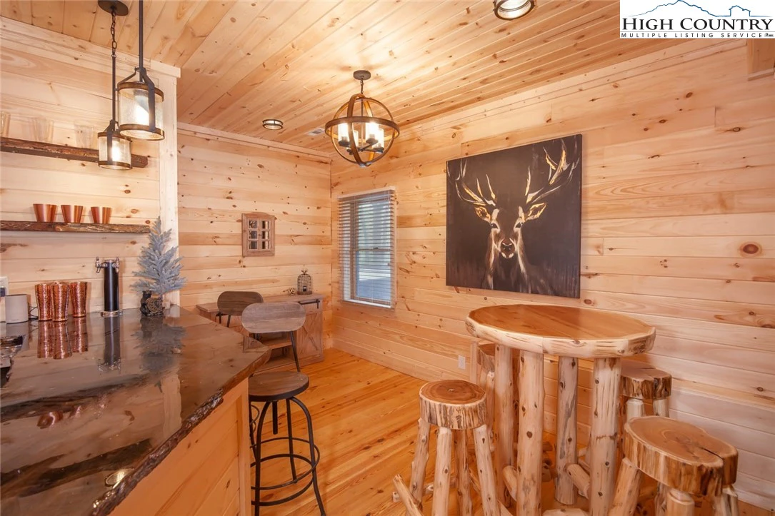 Image number 15 for the current listing