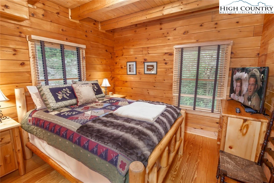 Image number 21 for the current listing