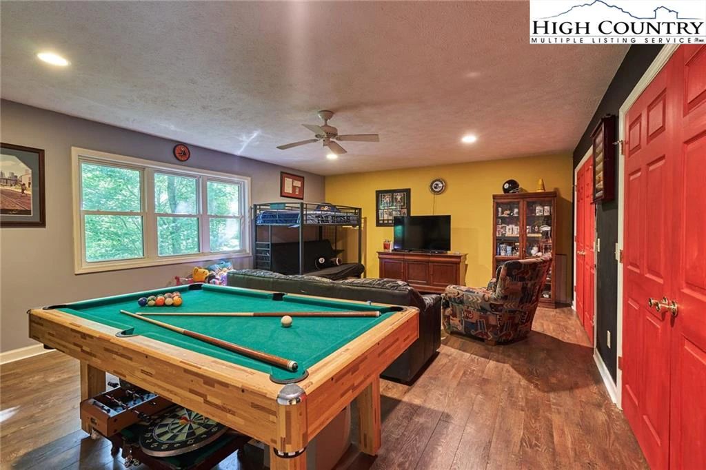Image number 11 for the current listing