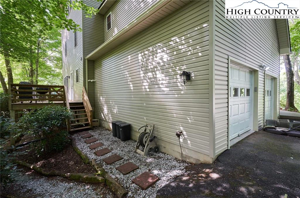 Image number 15 for the current listing