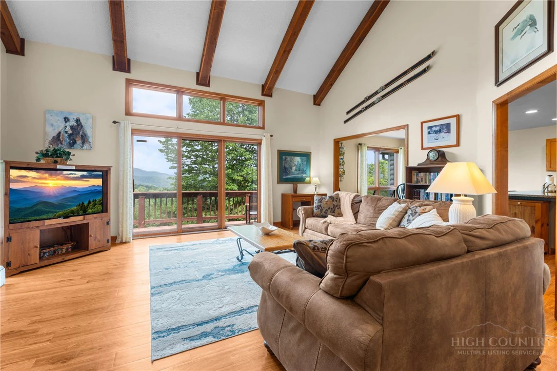 Image number 9 for the current listing