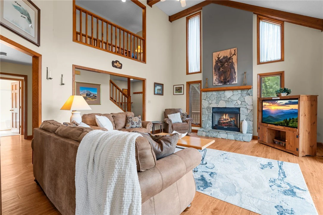 Image number 8 for the current listing