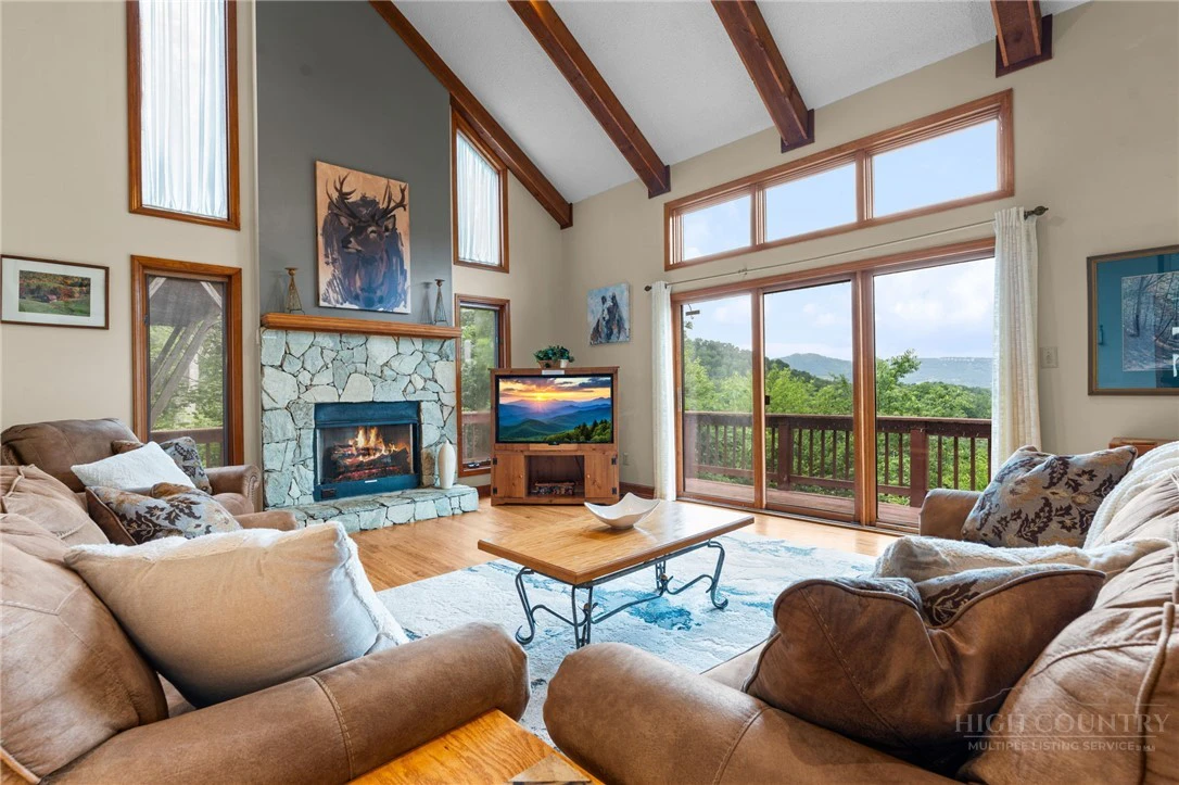 Image number 1 for the current listing